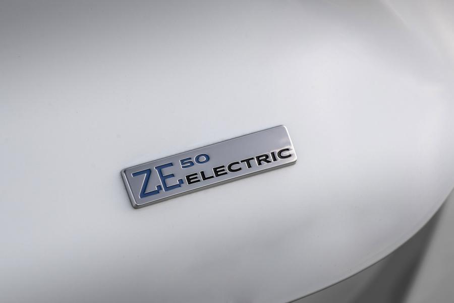 Логотип Renault Zoe Van 2020 года  (UK) (фото 35 из 38)